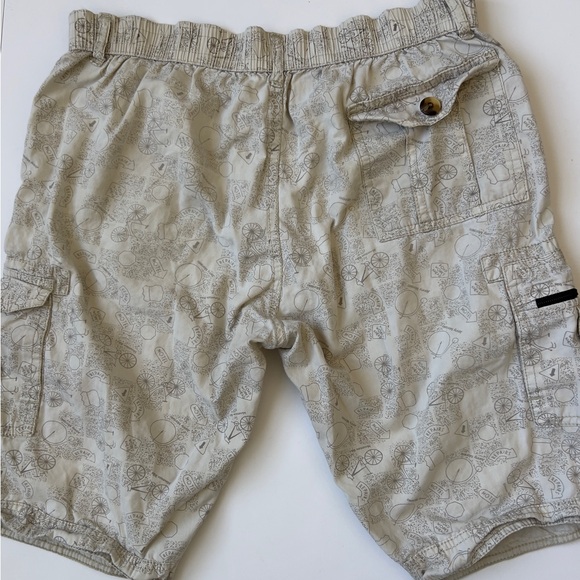 Knight King Men's Beige Cargo Shorts - Picture 4 of 7